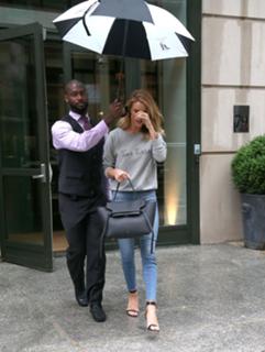 Rosie Huntington-Whiteley feet photo thumbnail