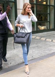 Rosie Huntington-Whiteley feet photo thumbnail