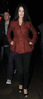 Selena Gomez feet photo thumbnail