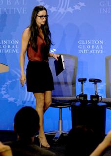 Demi Moore feet photo thumbnail