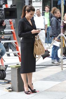 Sandra Bullock feet photo thumbnail