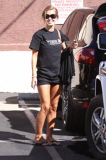 Audrina Patridge feet photo thumbnail