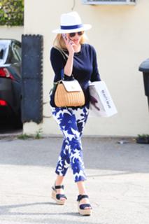 Reese Witherspoon feet photo thumbnail