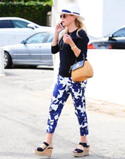 Reese Witherspoon feet photo thumbnail