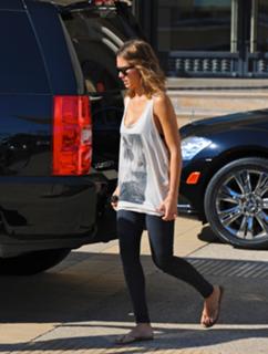 Jessica Alba feet photo thumbnail