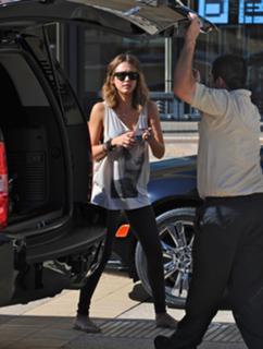 Jessica Alba feet photo thumbnail