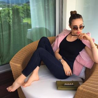 Xenia Tchoumitcheva feet photo thumbnail