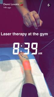 Demi Lovato feet photo thumbnail