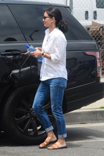 Courteney Cox feet photo thumbnail