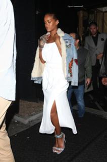 Rihanna feet photo thumbnail