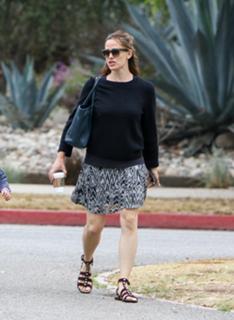Jennifer Garner feet photo thumbnail
