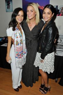 Vanessa Hudgens feet photo thumbnail