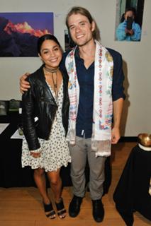 Vanessa Hudgens feet photo thumbnail