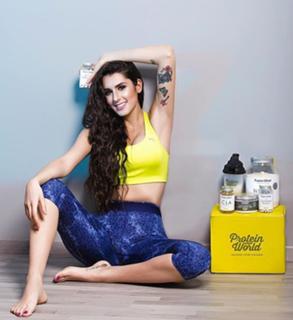 Valentina Vignali feet photo thumbnail