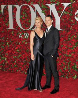 Claire Danes feet photo thumbnail