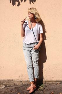 Alessia Marcuzzi feet photo thumbnail