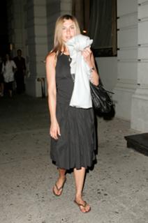 Jennifer Aniston feet photo thumbnail