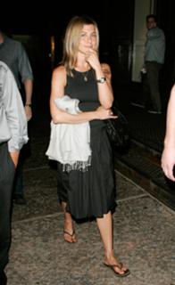 Jennifer Aniston feet photo thumbnail