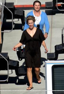 Jennie Garth feet photo thumbnail