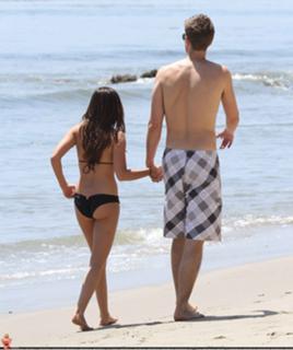 Ashley Tisdale feet photo thumbnail