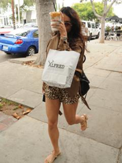 Vanessa Hudgens feet photo thumbnail