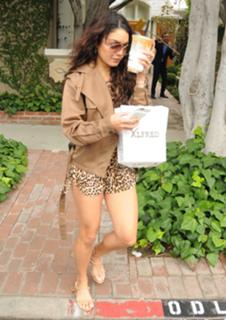 Vanessa Hudgens feet photo thumbnail