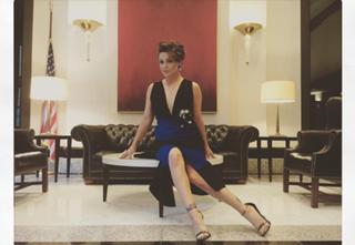 Alyssa Milano feet photo thumbnail