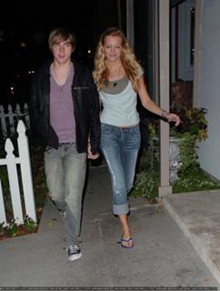 Katie Cassidy feet photo thumbnail