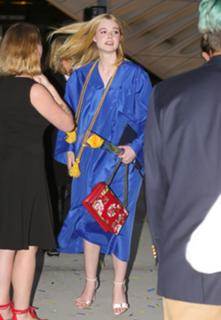 Elle Fanning feet photo thumbnail