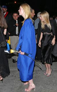 Elle Fanning feet photo thumbnail