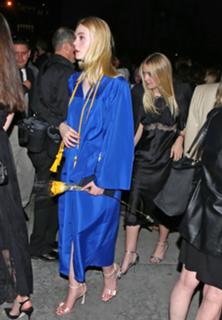 Dakota Fanning feet photo thumbnail