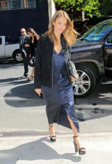 Jessica Alba feet photo thumbnail