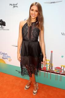 Jessica Alba feet photo thumbnail