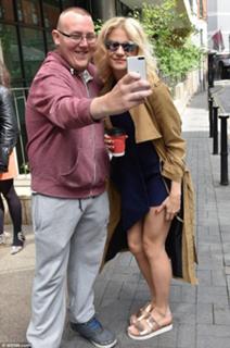 Pixie Lott feet photo thumbnail