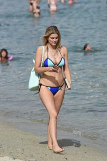 Ashley James feet photo thumbnail