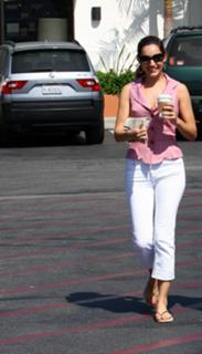 Kelly Brook feet photo thumbnail