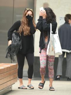 Vanessa Hudgens feet photo thumbnail