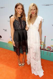 Jessica Alba feet photo thumbnail