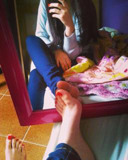 Isa Pes feet photo thumbnail