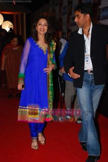Madhuri Dixit feet photo thumbnail
