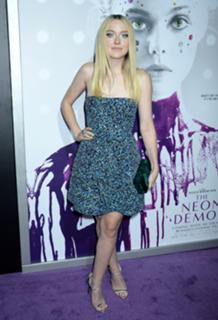 Dakota Fanning feet photo thumbnail