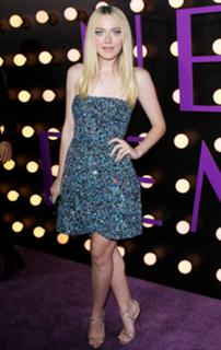 Dakota Fanning feet photo thumbnail