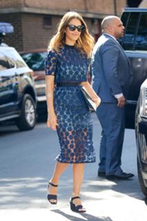 Jessica Alba feet photo thumbnail