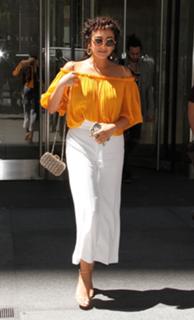 Shay Mitchell feet photo thumbnail