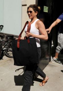 Jennifer Aniston feet photo thumbnail