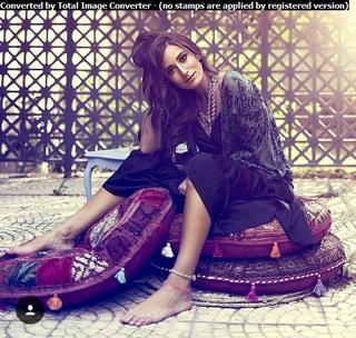 Amina Khalil feet photo 4