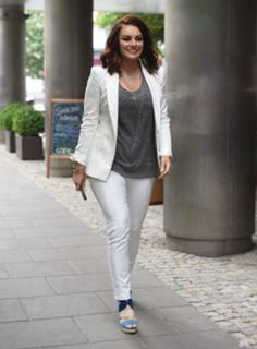 Ewa Farna feet photo thumbnail