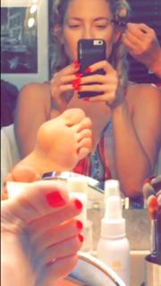 Kate Hudson feet photo thumbnail
