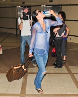 Courteney Cox feet photo thumbnail