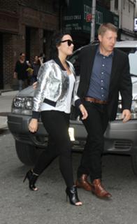 Demi Lovato feet photo thumbnail